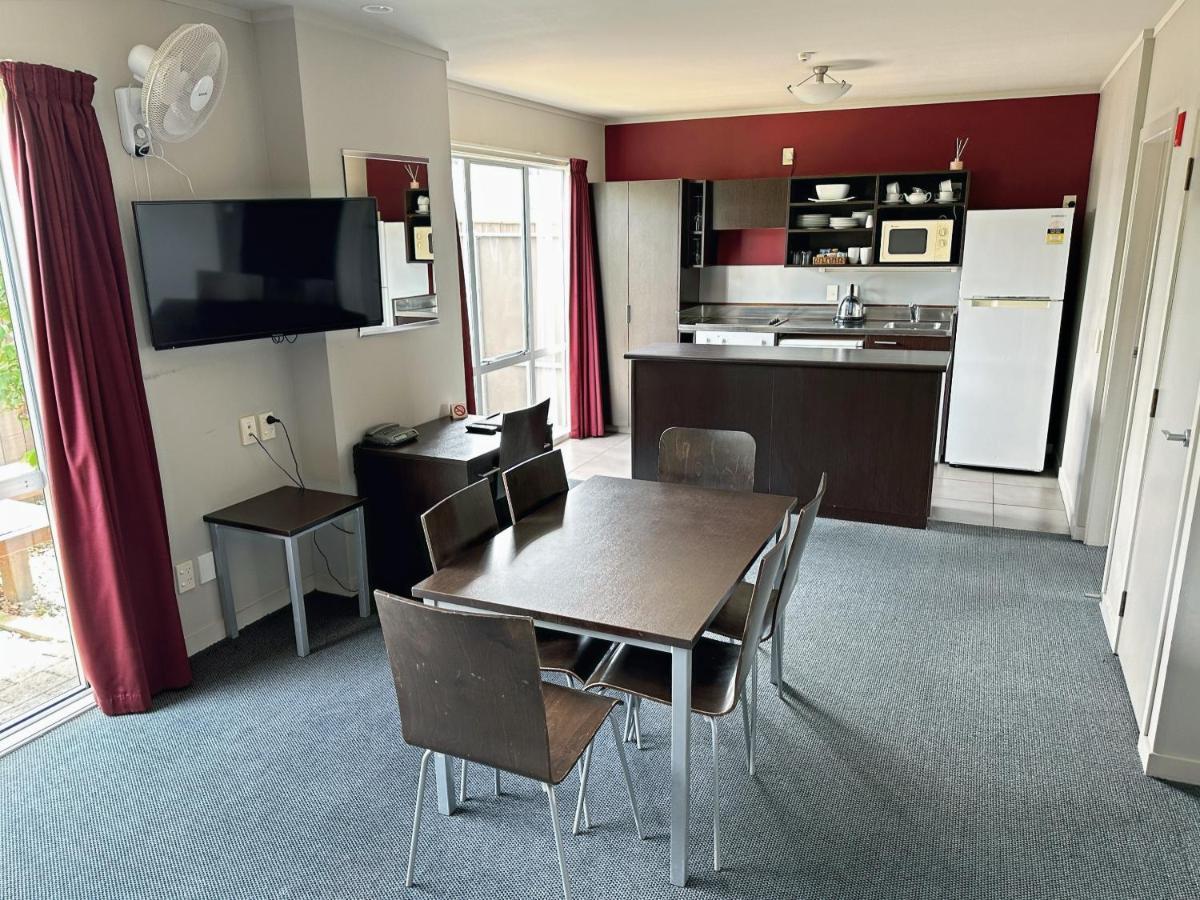 Arena Lodge พาล์เมอร์สตันนอร์ท ภายนอก รูปภาพ